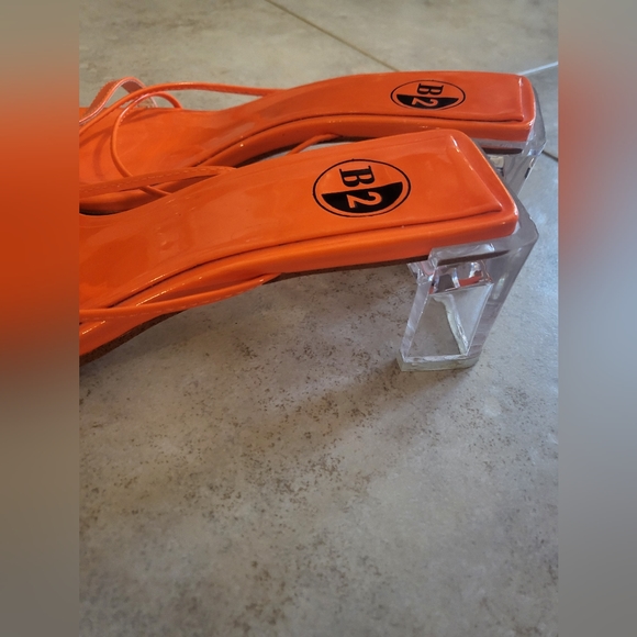 B2 Sandals - Picture 3 of 3